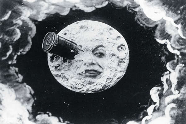 TMBDOS! Episode 190: "A Trip to the Moon" (1902); "The Great Train Robbery" (1903); & "The Airship Destroyer" (1909).