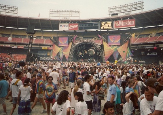 Stephen Urbauer’s Grateful Dead Podcast #9 - 7/12/90 RFK Stadium - Set 1