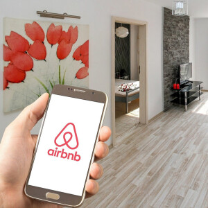 Airbnb veut se diversifier et lance de nouveaux services sur son appli