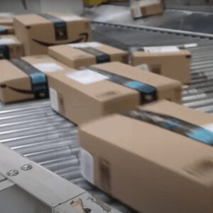 Commerce en ligne : Amazon continue de dominer au Québec