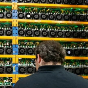 Crypto : les mineurs de bitcoins se tournent vers l'IA