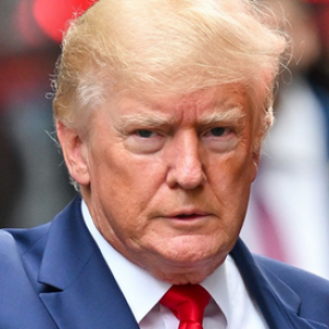 Trump s'en prend à Apple et l'action plonge
