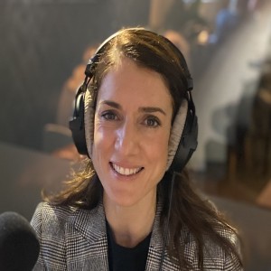 #41 - S3E1 - Virginie Gonzalez — Head of the Strategic Transformation Office for NN Group, French with a Spanish touch, marathon runner, be yourself at work, CMO background