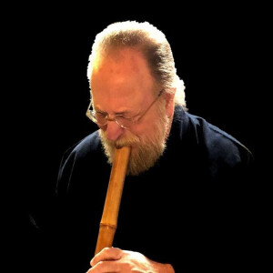 82: Elliot Kanshin Kallen plays the shakuhachi