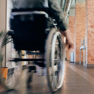 Pokalbis apie negalios reformą su Seimo nariu Justu Džiugeliu ir režisiere Svetlana Šulc