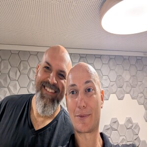 פרק #1051 - איתן לויט עף על AI