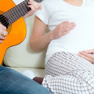 چگونه برای جنین، در رحم موسیقی پخش کنیم؟