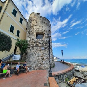 Visita a Laigueglia e alla Torre Saracena di Colla Micheri