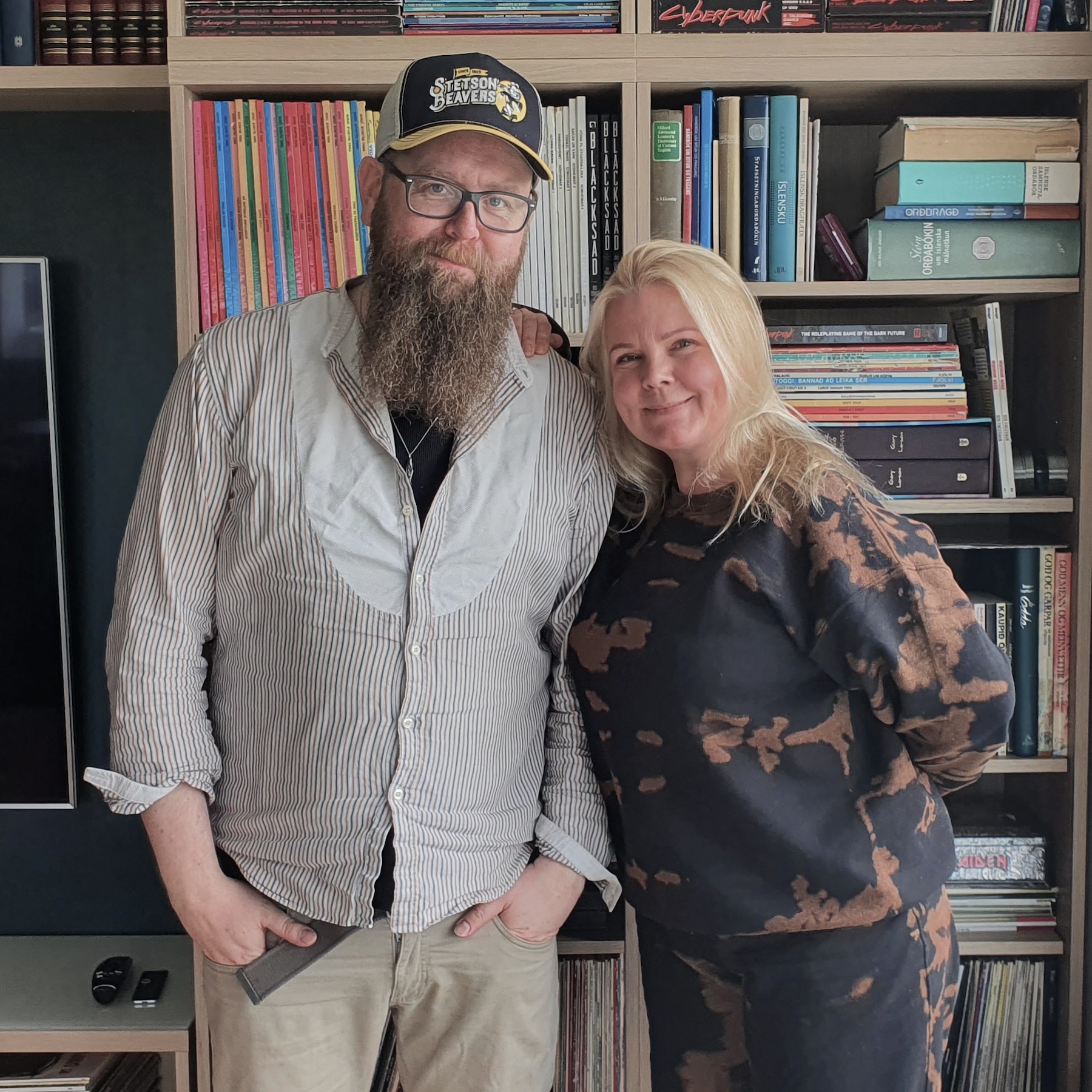 Snæbjörn talar við fólk