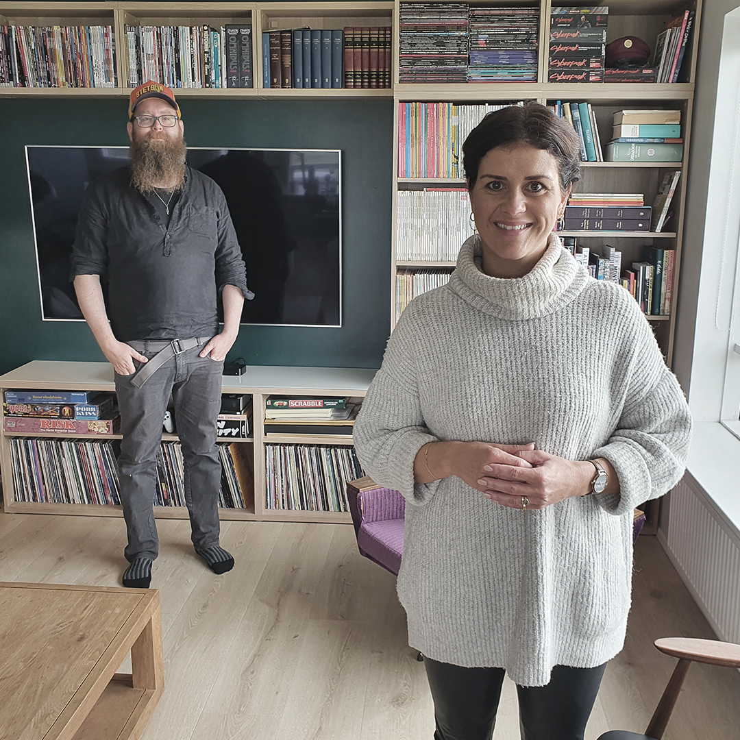 Snæbjörn talar við fólk