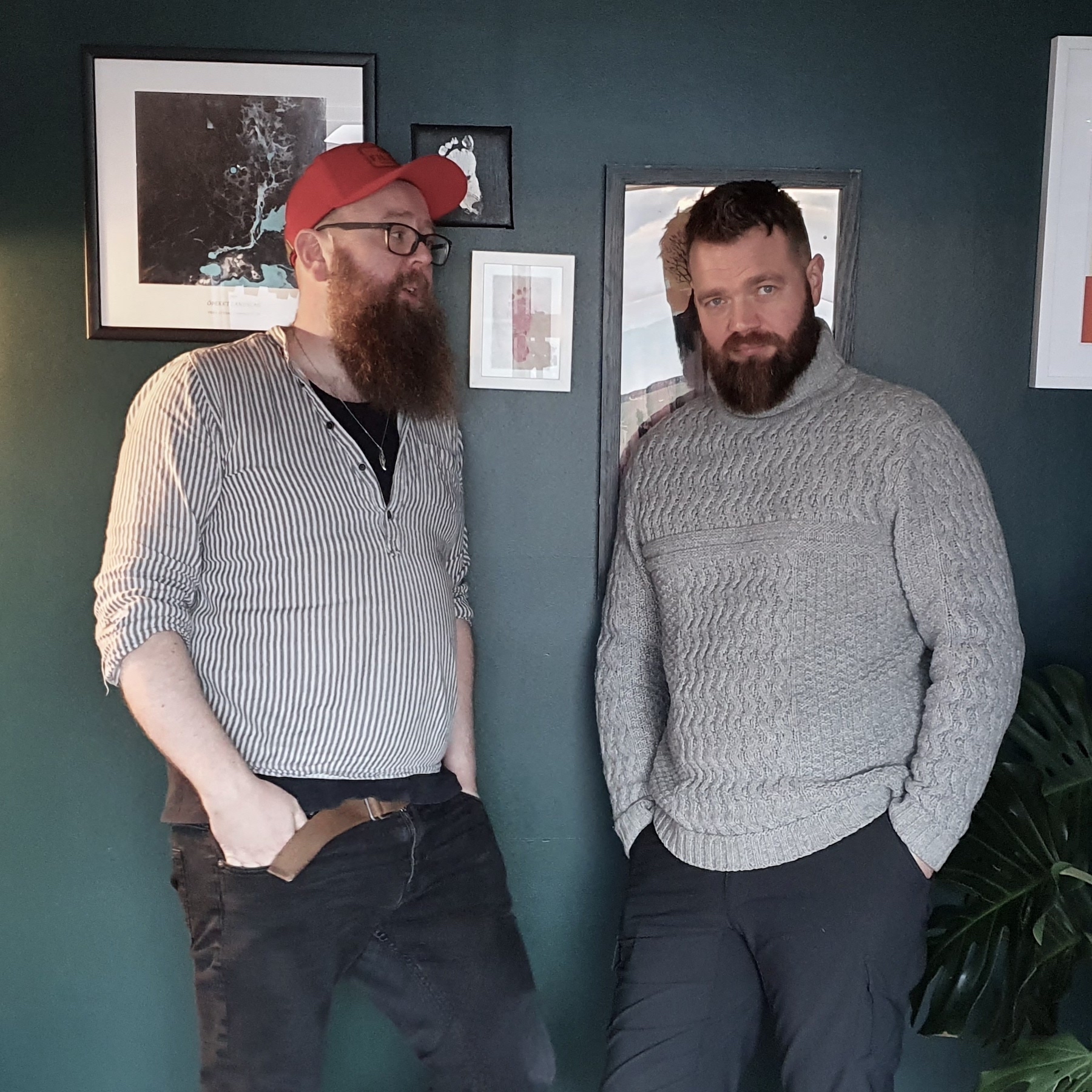 Snæbjörn talar við fólk