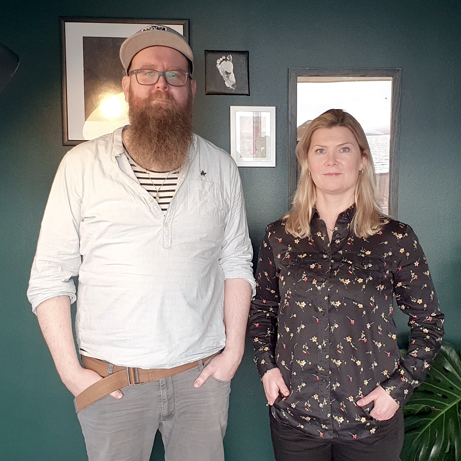 Snæbjörn talar við fólk