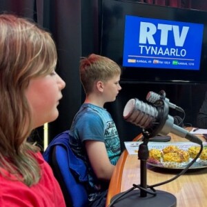 Interview in de studio met Twan van Veldhuizen  en zijn zus Iris,  inzake het  Kindermenu 2.0"