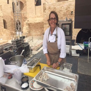 Tour de la Gastronomie Africaine : Le chef Tunisien Rakia Racheg s’entretient avec Yasmine