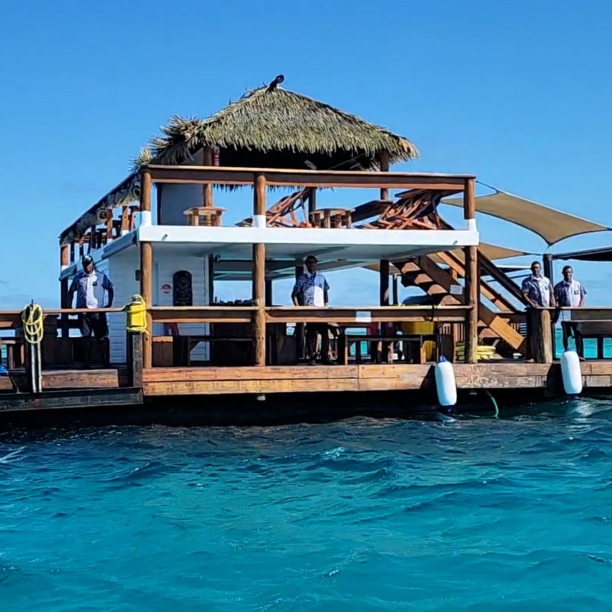 How to have Drinks and Pizza on a Far Off Reef in Fiji