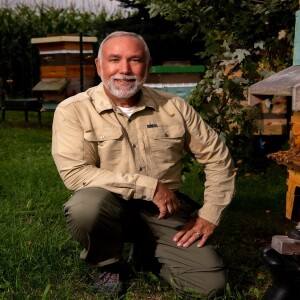 Backyard Beekeeping Questions and Answers Episode 161 with Frederick Dunn. Synthetic QMP, no kill feeders and more...
