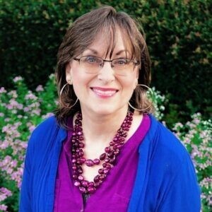 Podcast #33 - ”Untwisting Scriptures” author Rebecca Davis talks about Book 5 & Book Crafters Academy