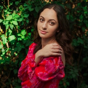 Following Curiosity and Embodied Expression with Sofia Sayabalian – Walk Talk Listen (Episode 194)