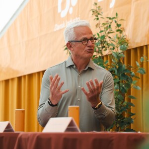 Mads Nipper: ”Den ultimative respekt, man kan vise sine medarbejdere, er at holde hovedet højt, selv når det stormer”