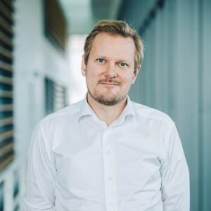 Kasper Holtens selvbillede krakelerede, da en medarbejder kaldte ham et røvhul
