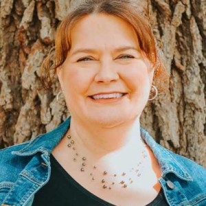Biblical Womanhood with guest, Michelle Lesley