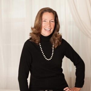 Chicago author Margaret Philbrick is my guest with “A Mirror, A Novel of Love" & “House of Honor"!