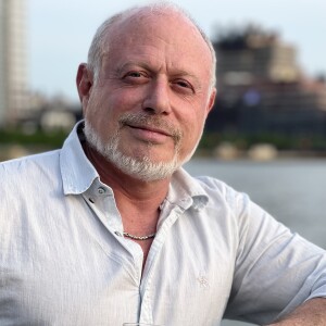 Author/multi-Emmy-nominated Neil Laird talks about his latest release “Prime Time Travelers” !
