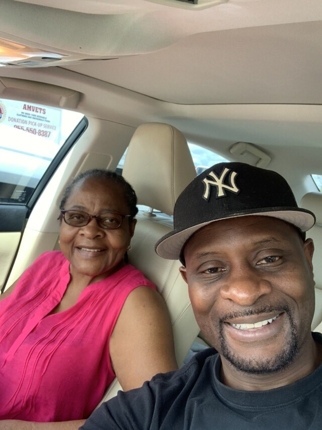 #achatwithmom
