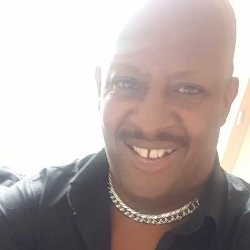 Carlos Dyer
